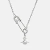 Collar con colgante de imperdible