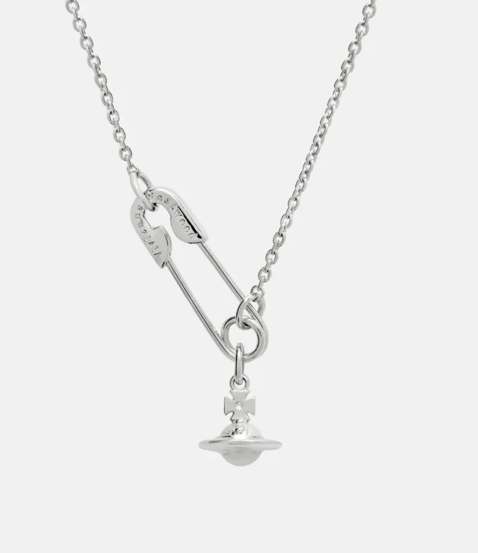 Collar con colgante de imperdible